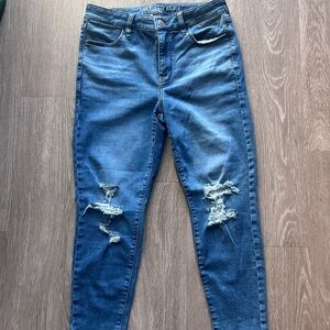 American Eagle Distressed Hi-Rise Jegging